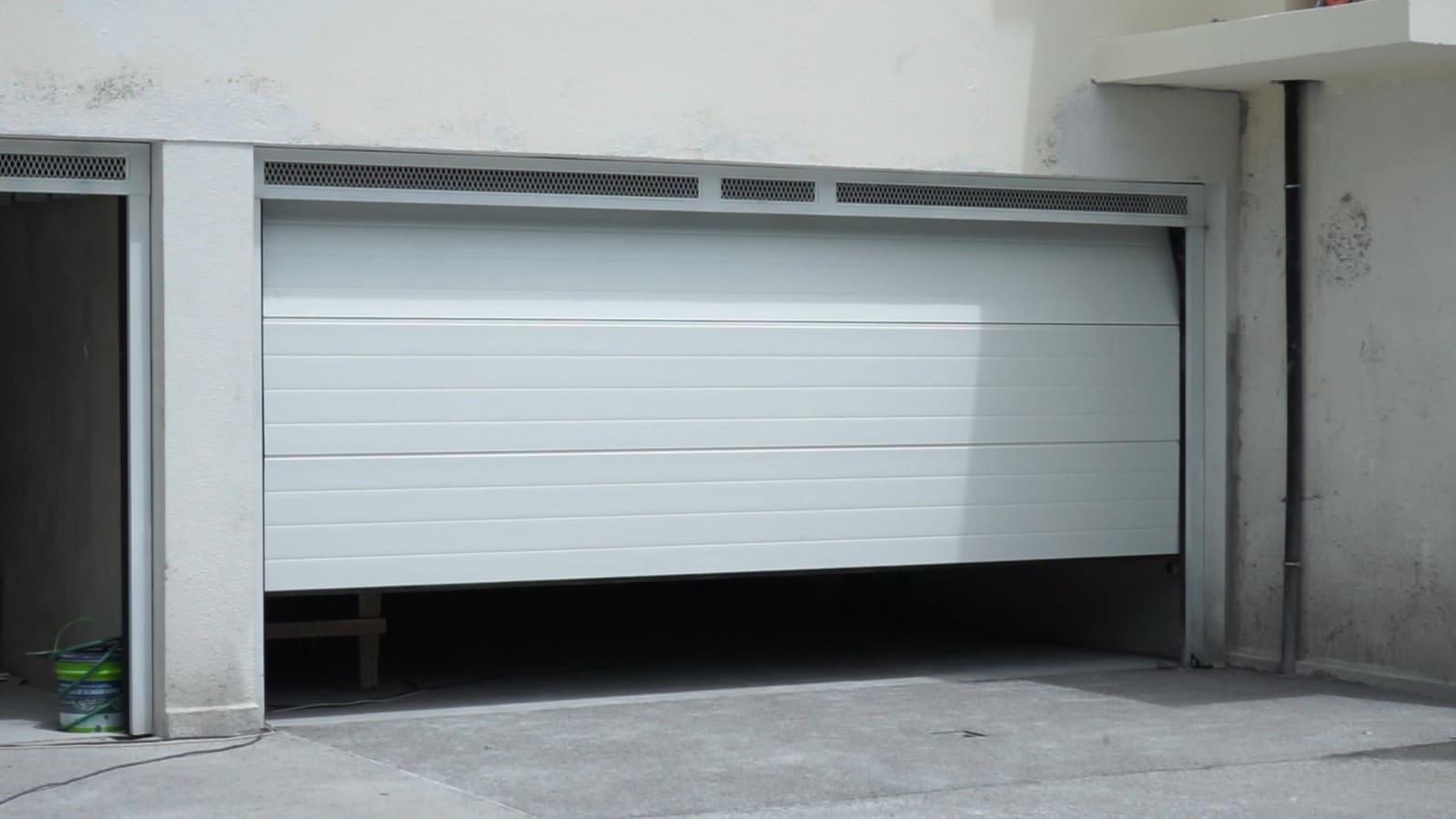 Portón seccional asiático